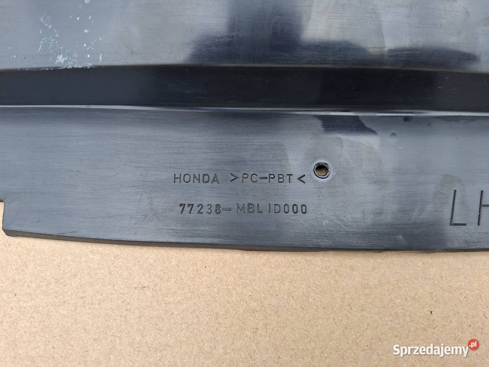 HONDA NT650V DEAUVILLE ŚRODEK POKRYWA KUFRA LEWY Bieleń