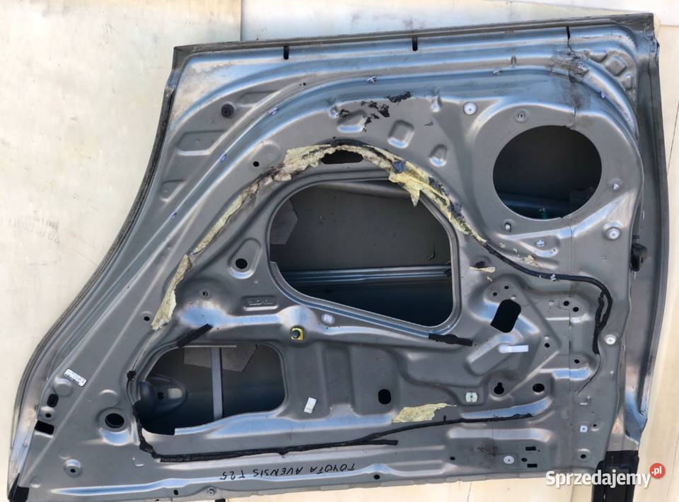 DRZWI TYŁ PRAWE TOYOTA AVENSIS T25 HB Skołoszów