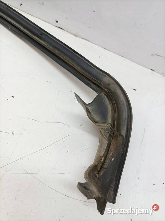 USZCZELKA DRZWI PRAWY TYŁ Ford Transit Courier I