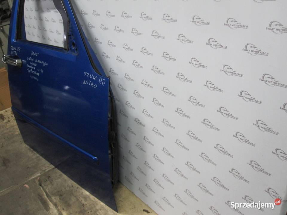 DODGE NITRO 08r drzwi prawy przód osobowe świętokrzyskie