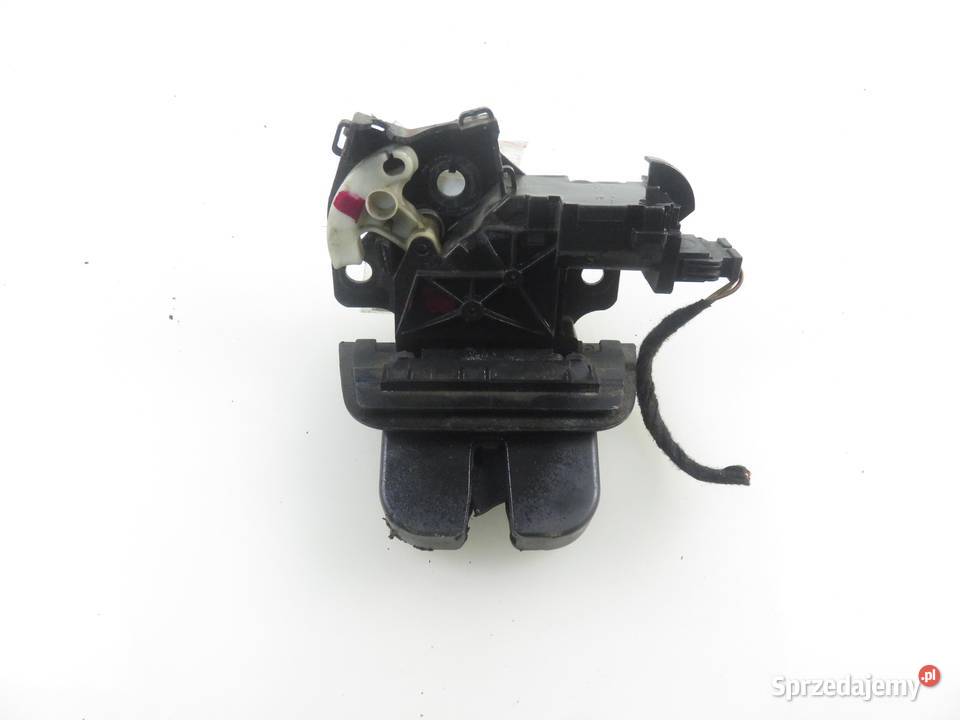 ZAMEK KLAPY AUDI A4 B7 8P4827505B osobowe