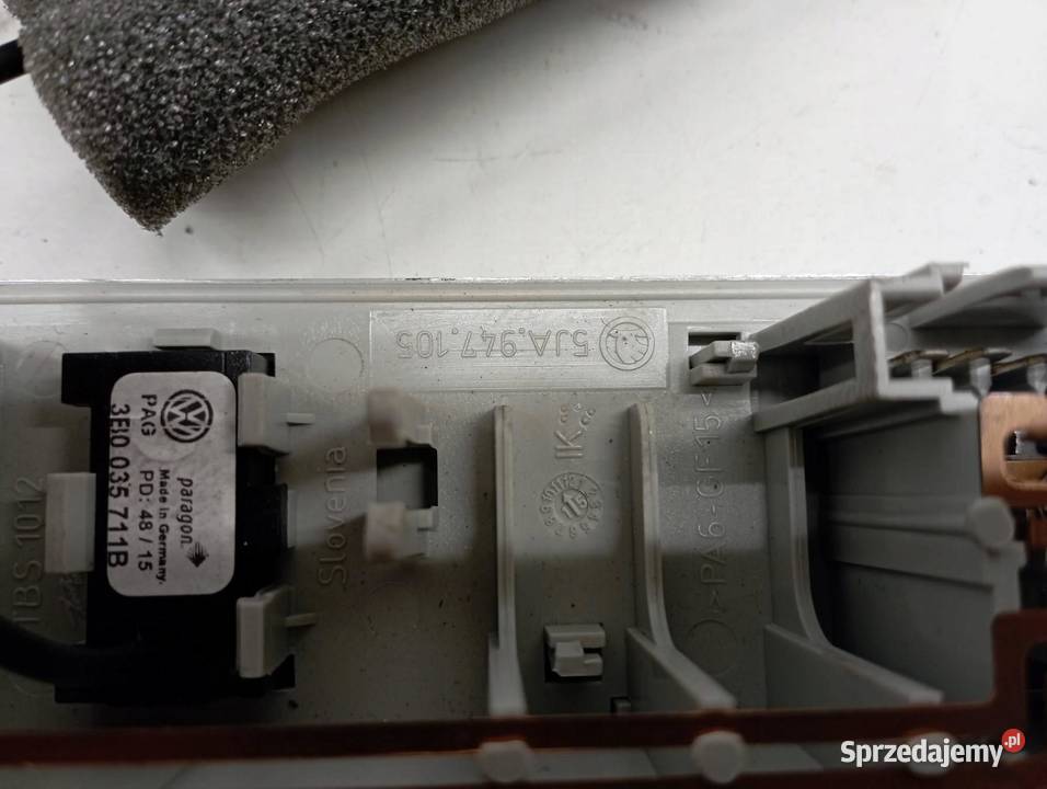 LAMPKA PODSUFITKI SCHOWEK NA OKULARY Skoda Rapid osobowe