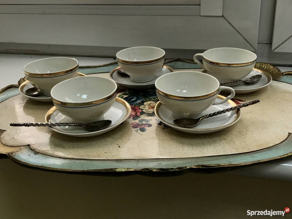 Zestaw białych filiżanek porcelana