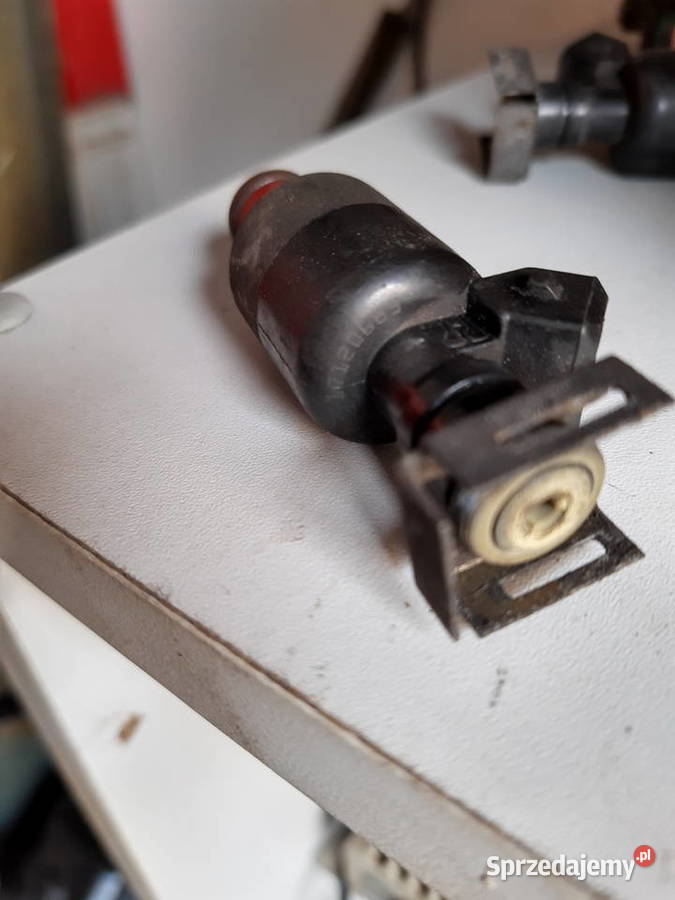 Wtryskiwacz paliwa 17120683