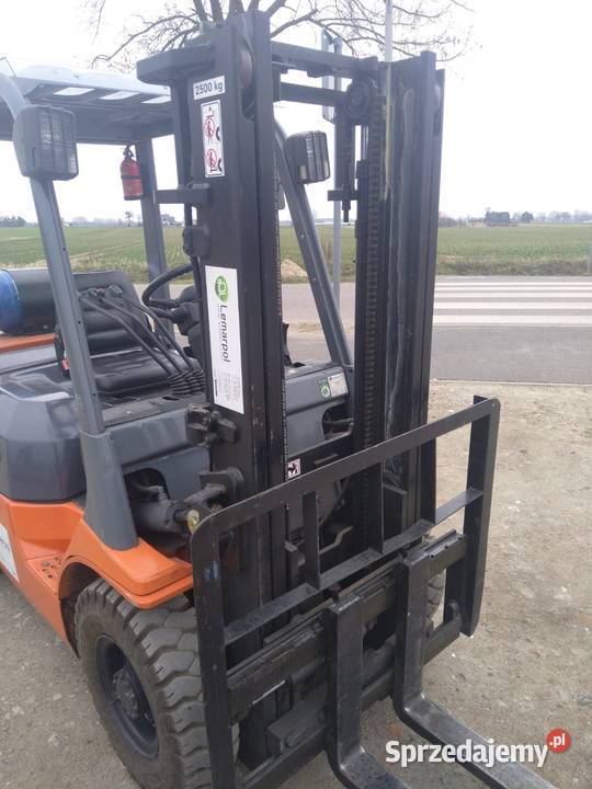 Wózek widłowy TOYOTA 7FG25 2006 LPG super stan