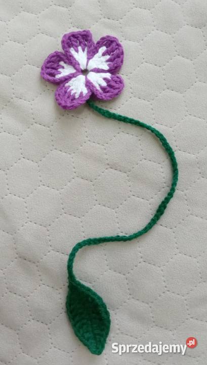 Kwiatek na szydełku zakładka do książki Łask