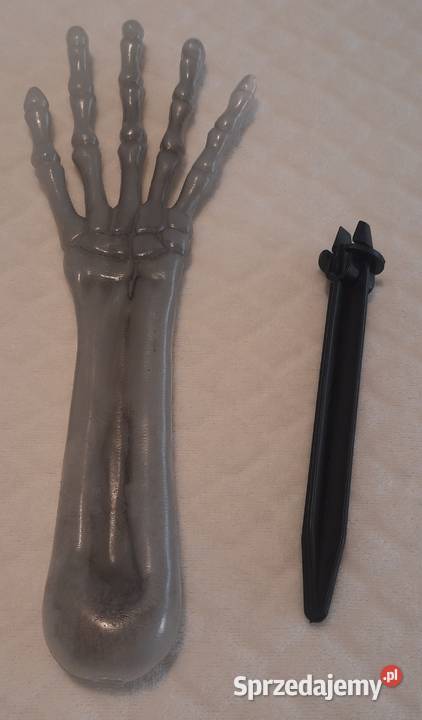 Ręka dłoń szkieleta wystająca z ziemi Zabawka Czeladź