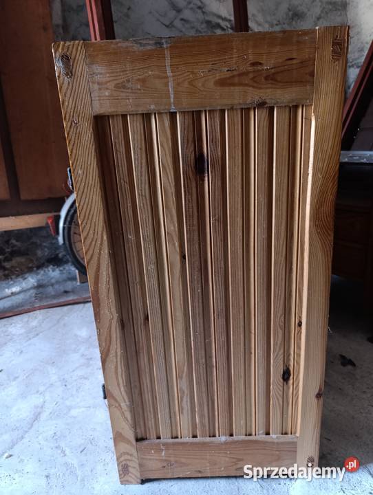 Szafka drewniana z litego drewna sosnowego Półki świętokrzyskie Chmielnik