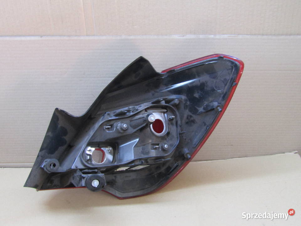 LAMPA TYLNA LEWA OPEL CORSA E 5D 39012621