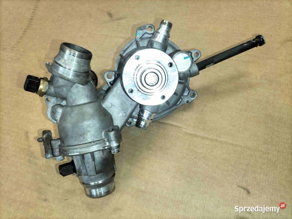 Pompa wody z króćcami BMW E60 E61 545i E63 E64