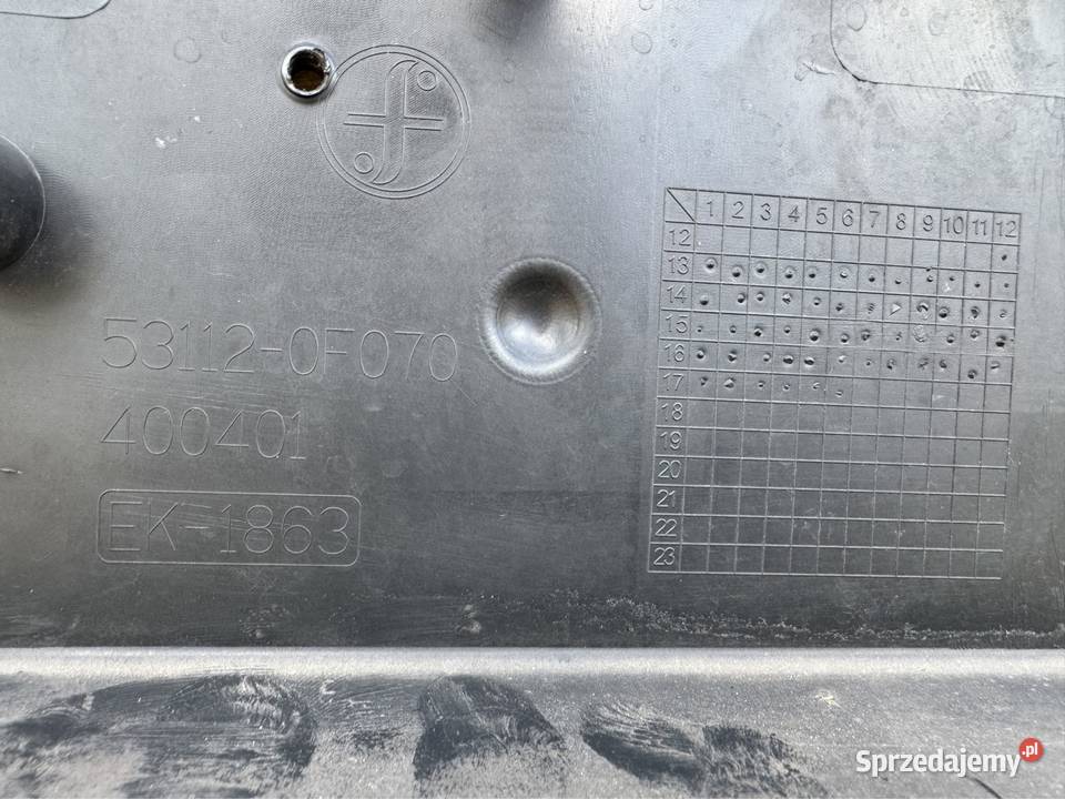 Kratka zderzaka przód środkowa chrom Toyota Międzychód