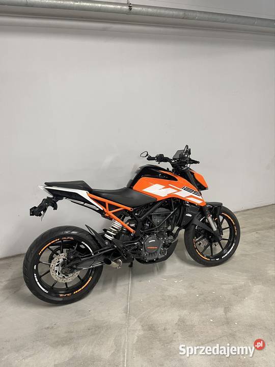 Ktm Duke 125 z 2018 roku Pomarańczowe owiewki 26700km mazowieckie Płock