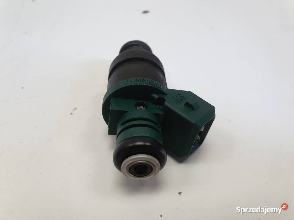 WTRYSKIWACZ Audi A3 8L 16 8V wtrysk 037906031AA Wtryskiwacze Części samochodowe Chełm