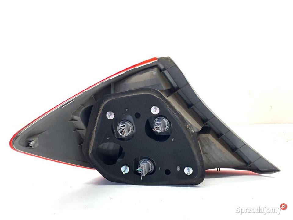 LAMPA PRAWY TYŁ HONDA CIVIC IX SedanLimuzyna