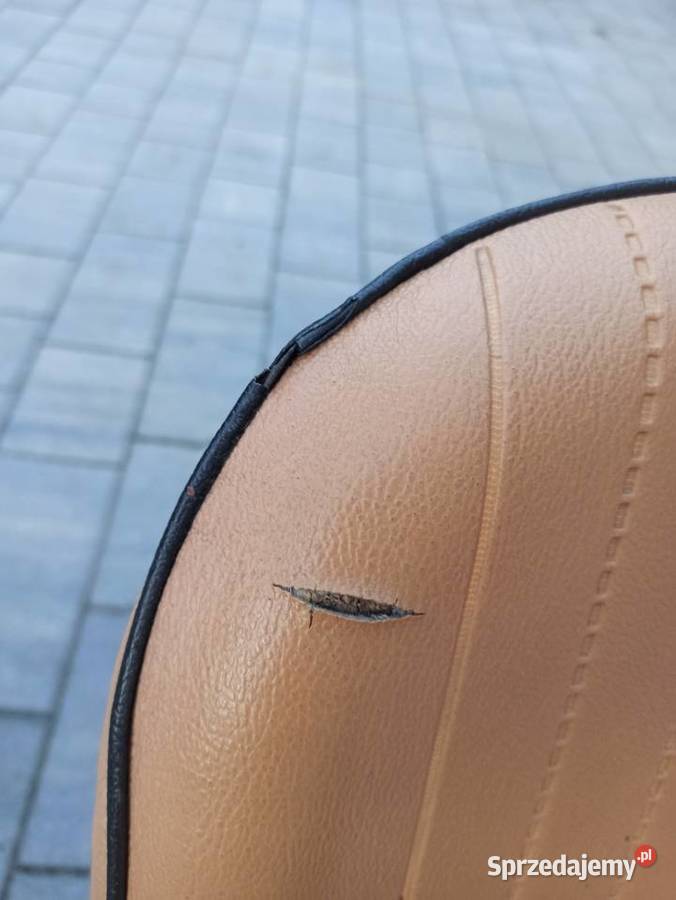 Kremowe wnętrze fotele kanapa boczki Fiat 126p osobowe Wyposażenie wnętrza Poznań