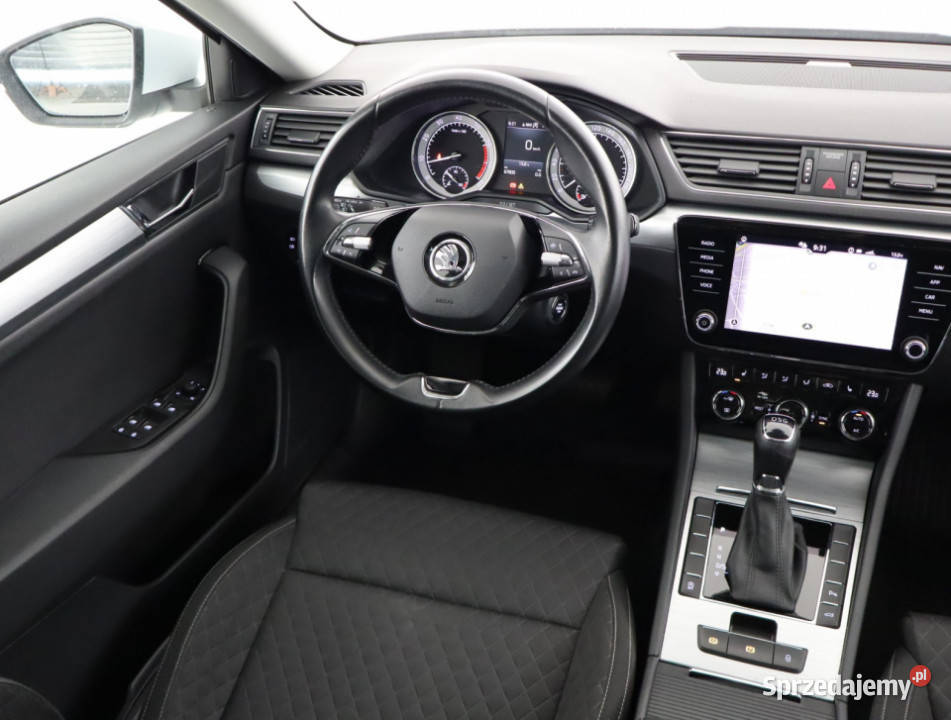 Skoda Superb 15 TSI asystent pasa ruchu dolnośląskie Bielany Wrocławskie