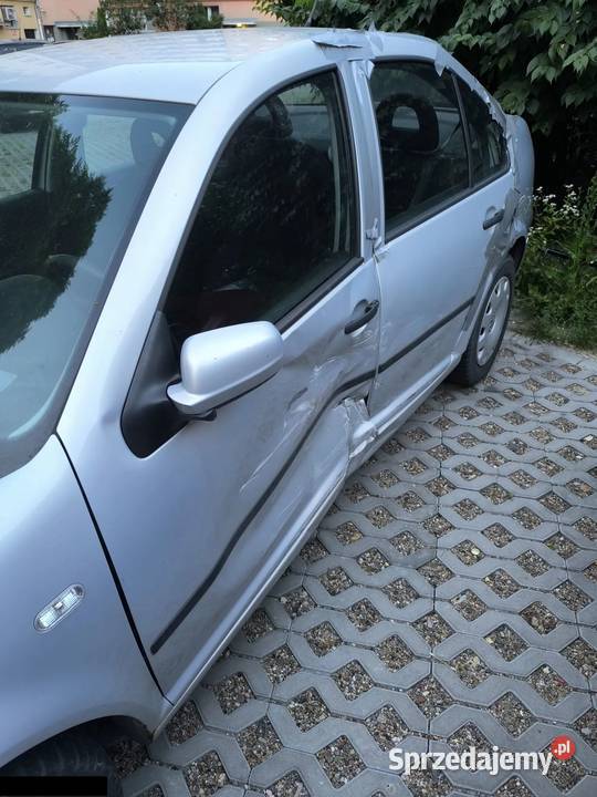 VW Bora 14 benzyna 75 2000r odpala jeździ ważne Samochody osobowe