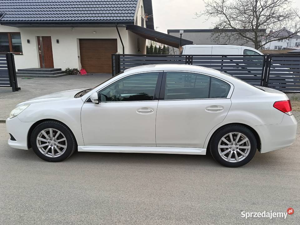 Subaru Legacy biała perła Rok produkcji 2010 Legacy Staroźreby