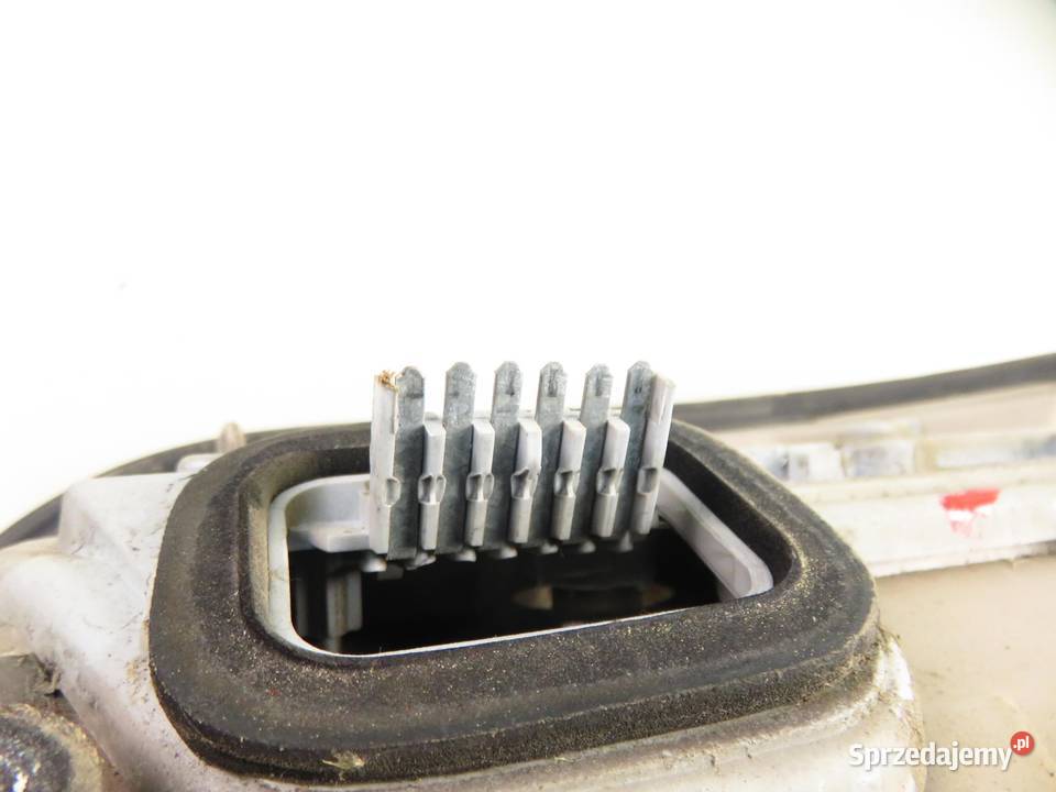 LAMPA PRAWA TYLNA OPEL ZAFIRA A T98 osobowe