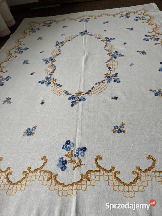 obrus ręcznie haftowany motywy kwiatowe Zabrze
