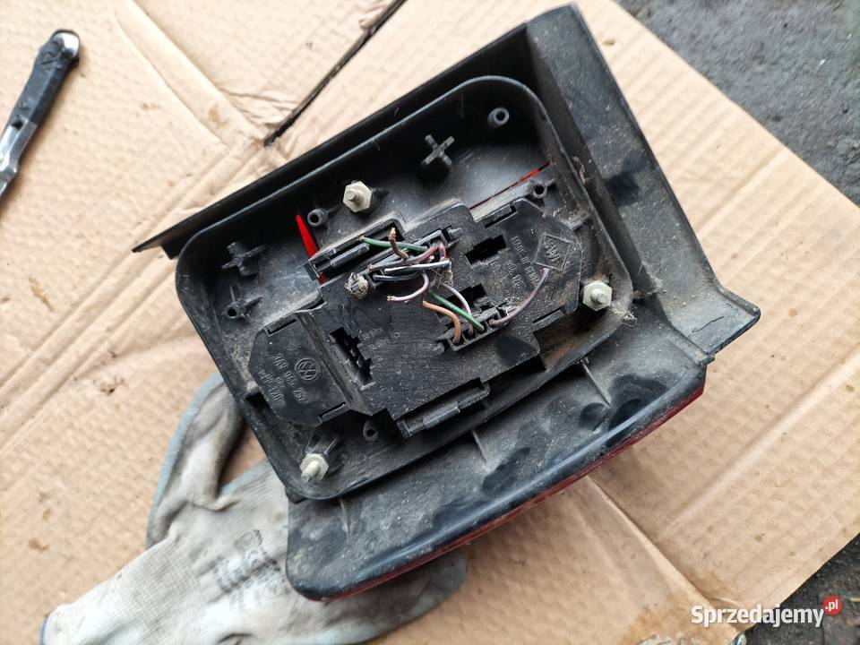 LAMPA TYŁ TYLNA LEWA VW PASSAT B4 KOMBI Kamień-Kolonia