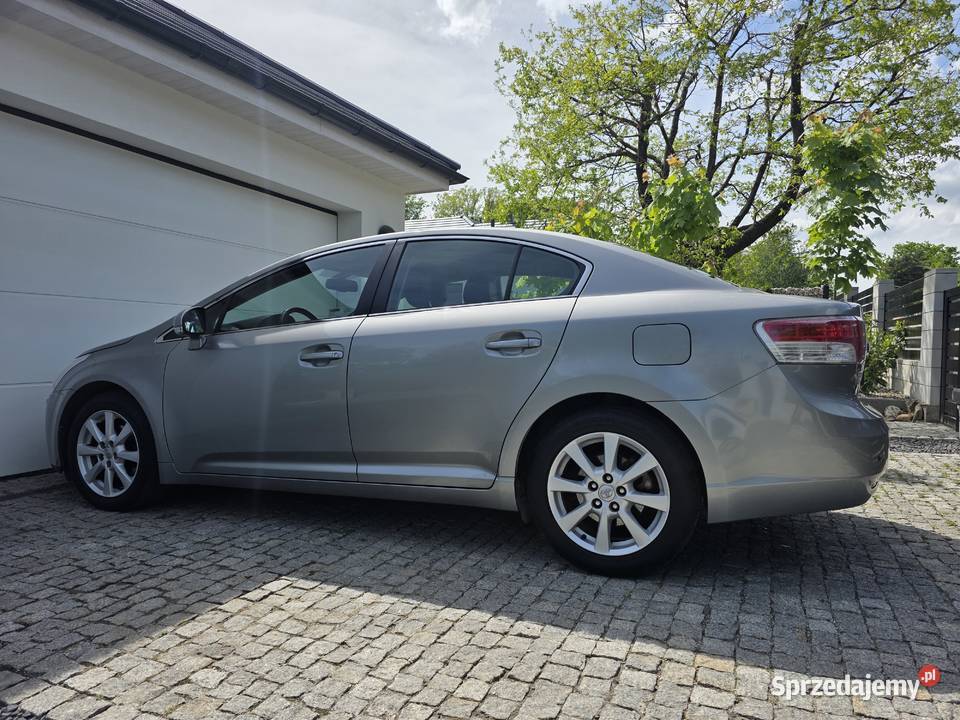 Toyota Avensis 18 SOL Plus produkcji 2009 dolnośląskie