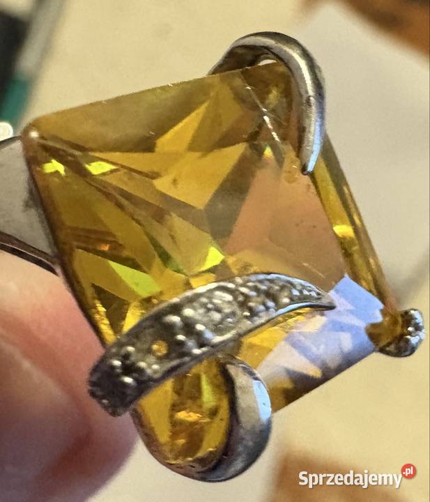 Piękny srebrny pierścionek z dużym cytrynem i Piaseczno