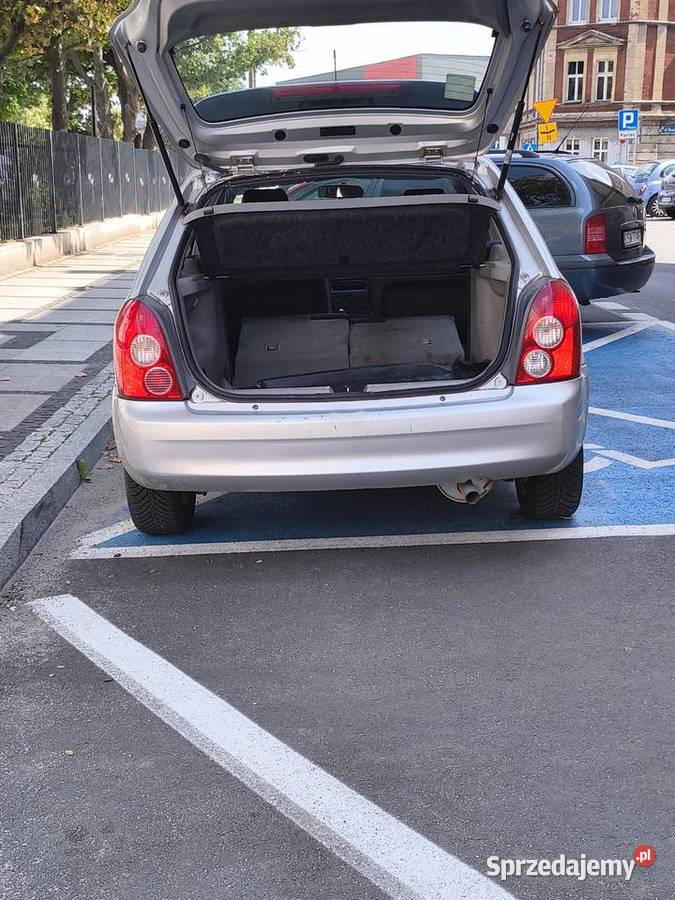 Samochód osobowy Mazda 323f sprzedam