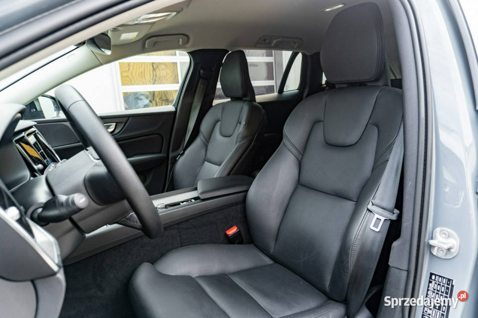 Volvo V60 Volvo V60 B4 D Plus Dark 197 FV23 II 1969cm3 V60 Łódź