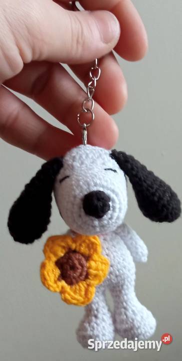 Piesek Snoopy wykonany na szydełku Łask