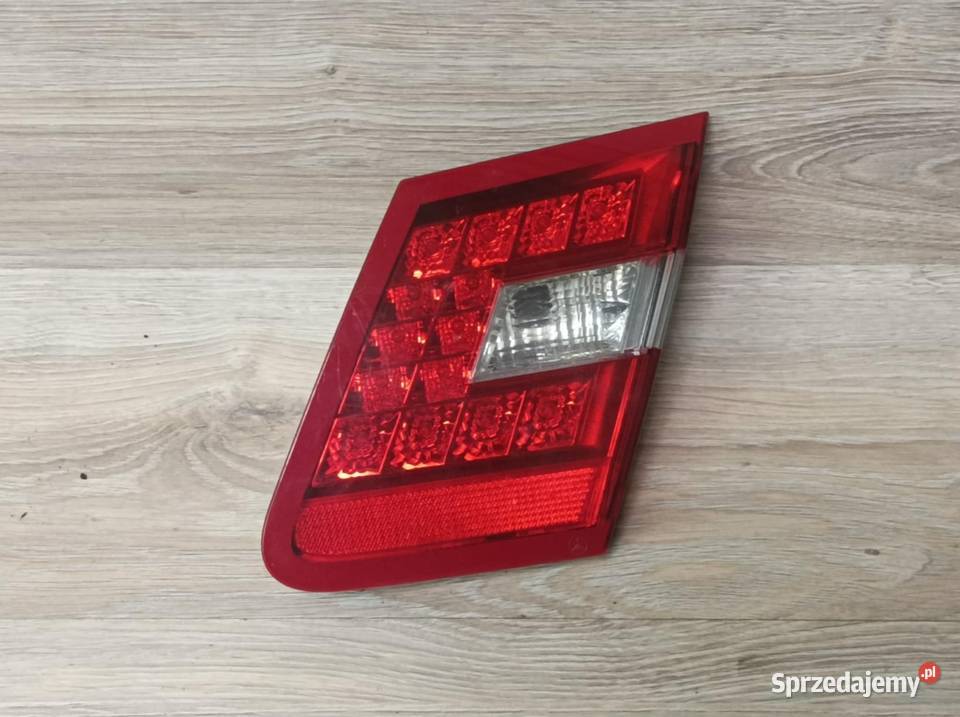 LAMPA PRAWA TYLNA KLAPA MERCEDES W212 2128200864 Gdańsk