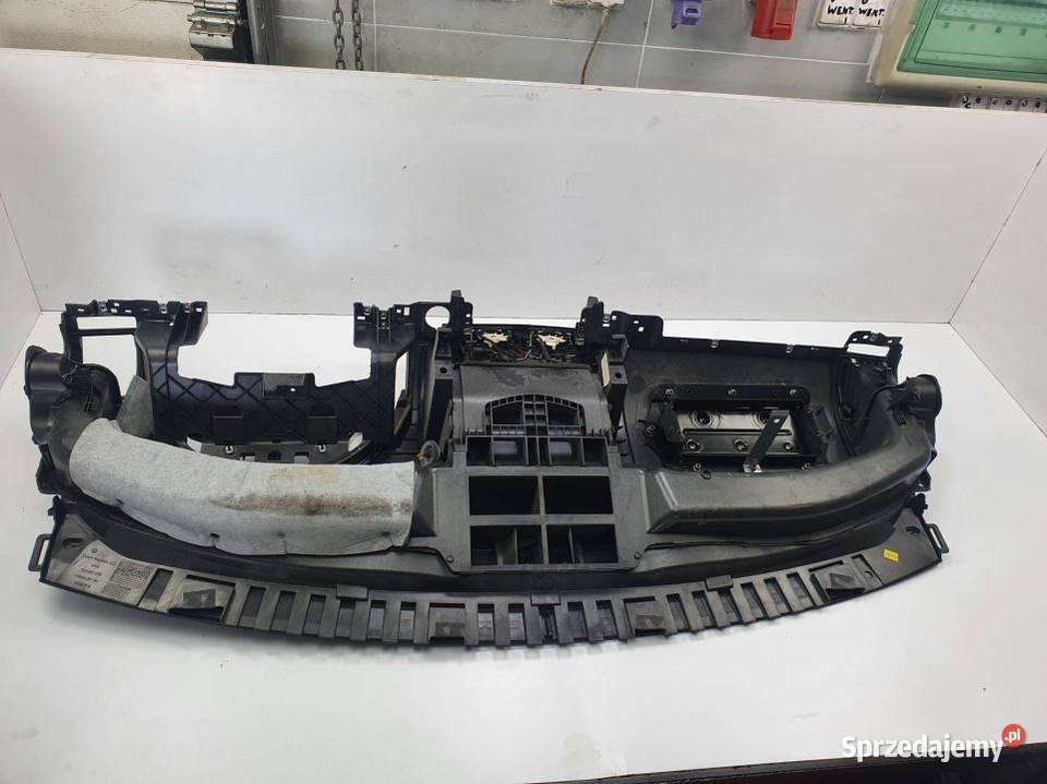 DESKA KOKPIT VOLKSWAGEN TOUAREG Lipno