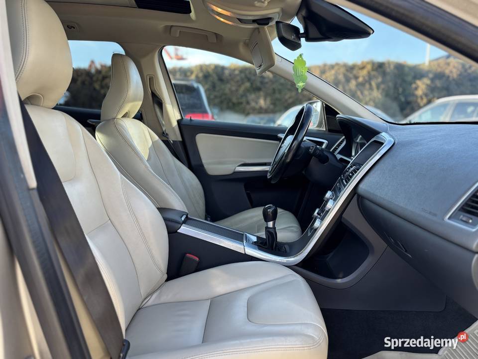 Volvo XC60 4x4 Krajowy GWARANCJA szary