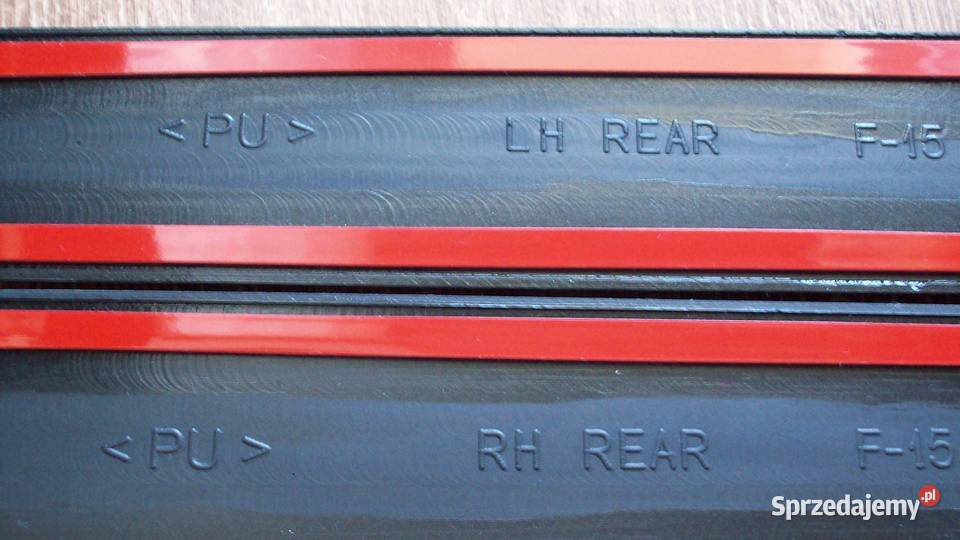 Listwy boczne ochronne do Toyota Avensis T25