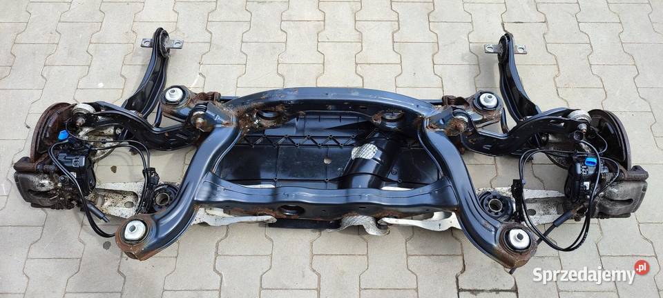MERCEDES X117 CLA BELKA ZAWIESZENIE TYŁ SHOOTING osobowe