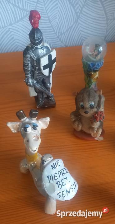 Figurki porcelanowe kolekcja 9 sztuk wielokolorowy mazowieckie Małkinia Górna