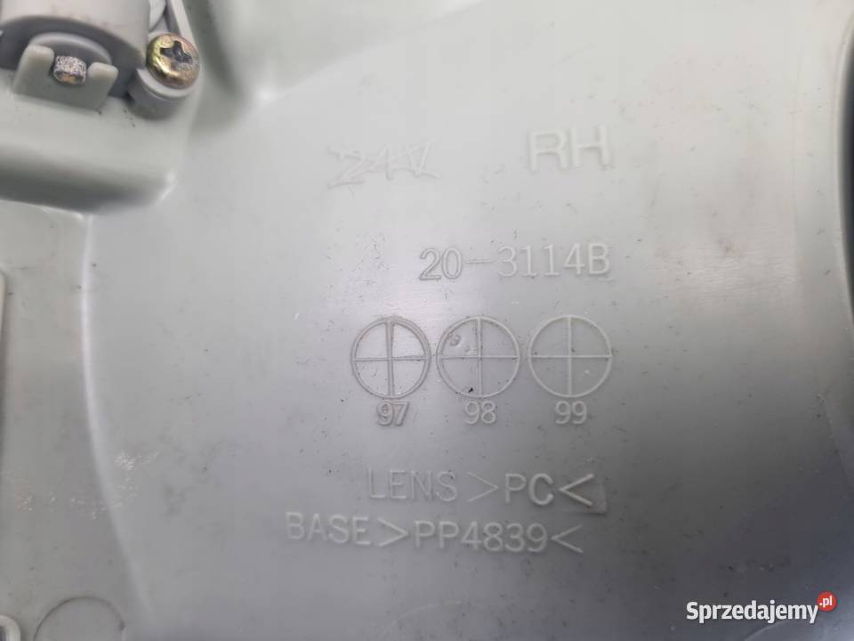 LAMPA PRAWA Mazda 323 BA SEDAN 9598r PRZEDNIA osobowe lubelskie Rudka