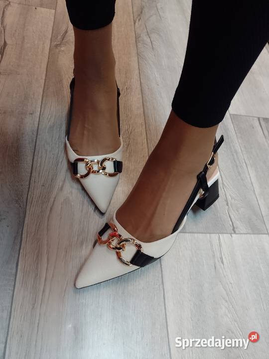 38 Bogato zdobione Czółenka wieczorowe z odkrytą tkanina małopolskie Kraków