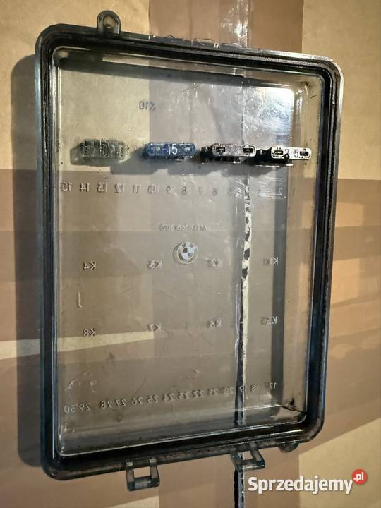 Skrzynka bezpieczników BMW e24 e23 e30 Mszana