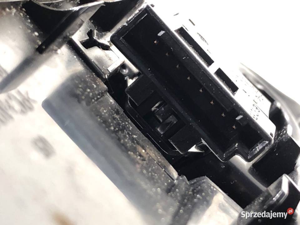 KRATKA NAWIEWU TYŁ AUDI Q8 4M8819203A SUV osobowe