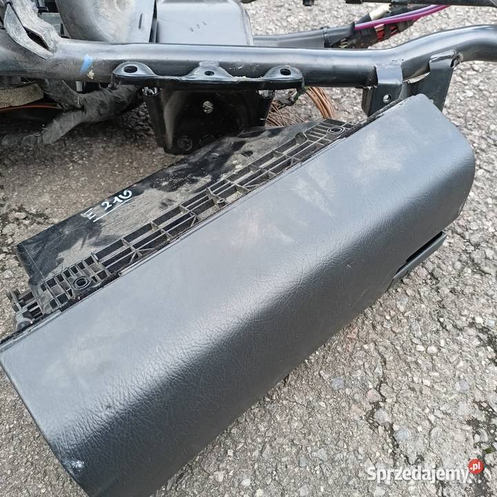 MERCEDES E 210 1999 różne części akcesoria Deski rozdzielcze, konsole sprzedam