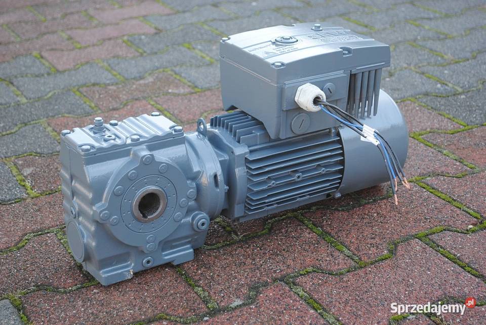 Motoreduktor kątowy 015075kw 1469obrmin SEW z