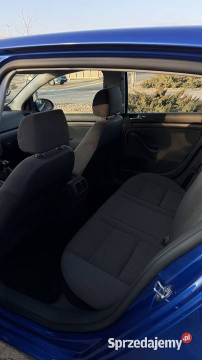 Volkswagen Golf 5 16 mpi 102 zadbany Nowy 1595cm3 Radom sprzedam