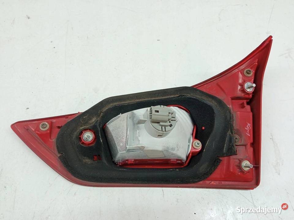 LAMPA TYŁ W KLAPĘ LEWA KOMBI E18 Toyota Auris II