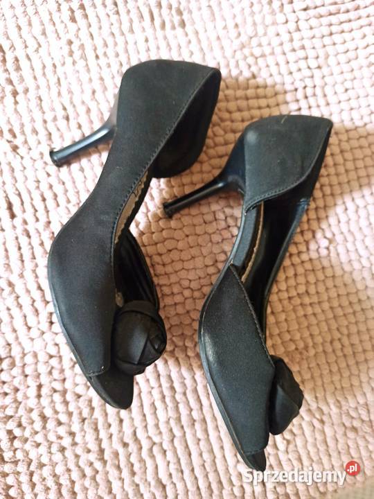 czarne szpilki z różą śląskie Częstochowa