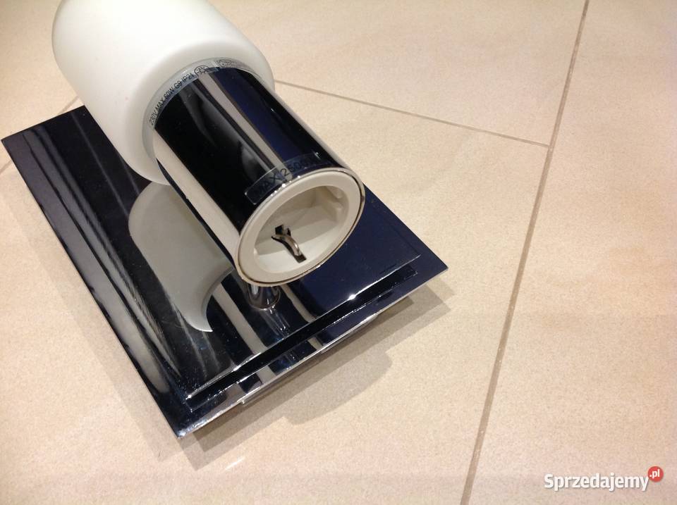 Kinkiet z Wbudowanym Gniazdkiem Łazienkowy Nowa Sól sprzedam