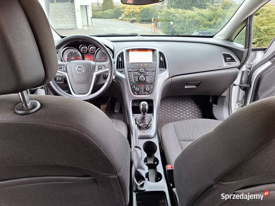 Sprzedam Astra J Sport Tourier Rok produkcji 2014