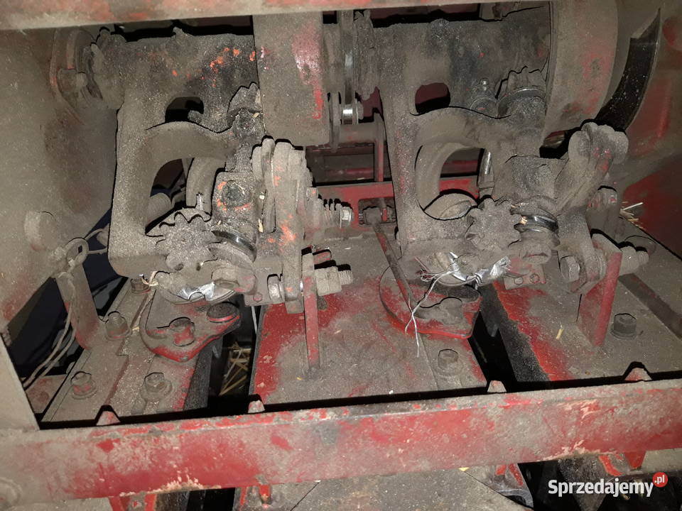 Prasa kostkująca International 425T Przyczepy rolnicze Mierzyn