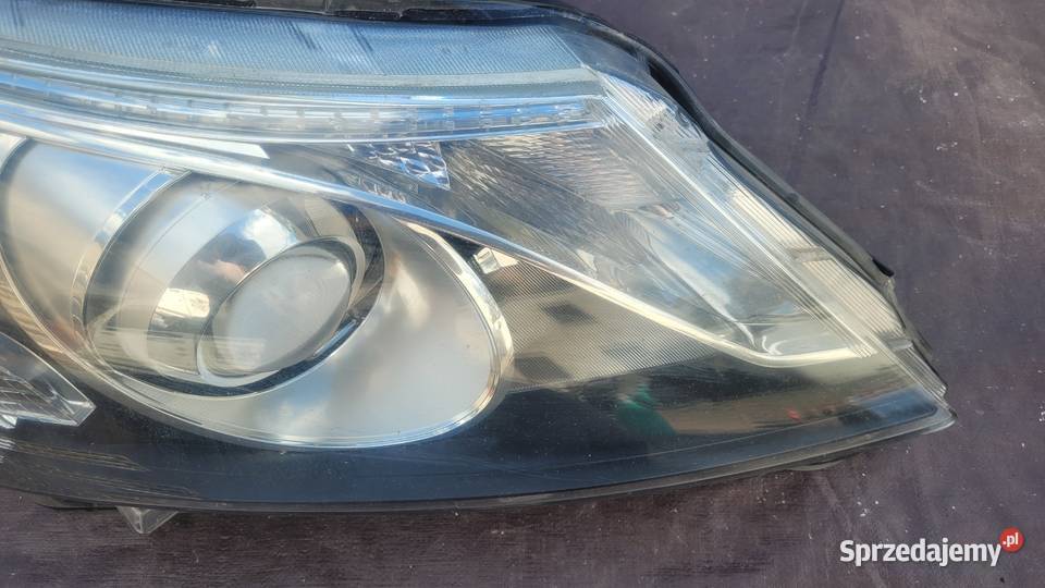TOYOTA AVENSIS T27 LIFT PRAWA LAMPA PRZÓD osobowe