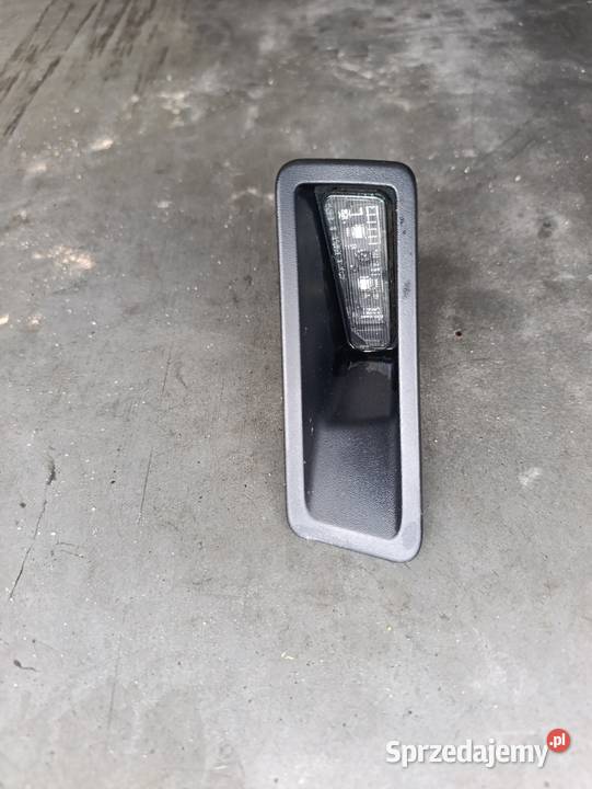 Lampa rejestracji Ram 1500 V generacja Lampy tylne Czarny Las